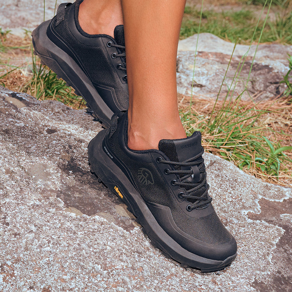 Giesswein | Wool Trail X Damen - Trailrunning Schuh aus Merino Wolle | Raven