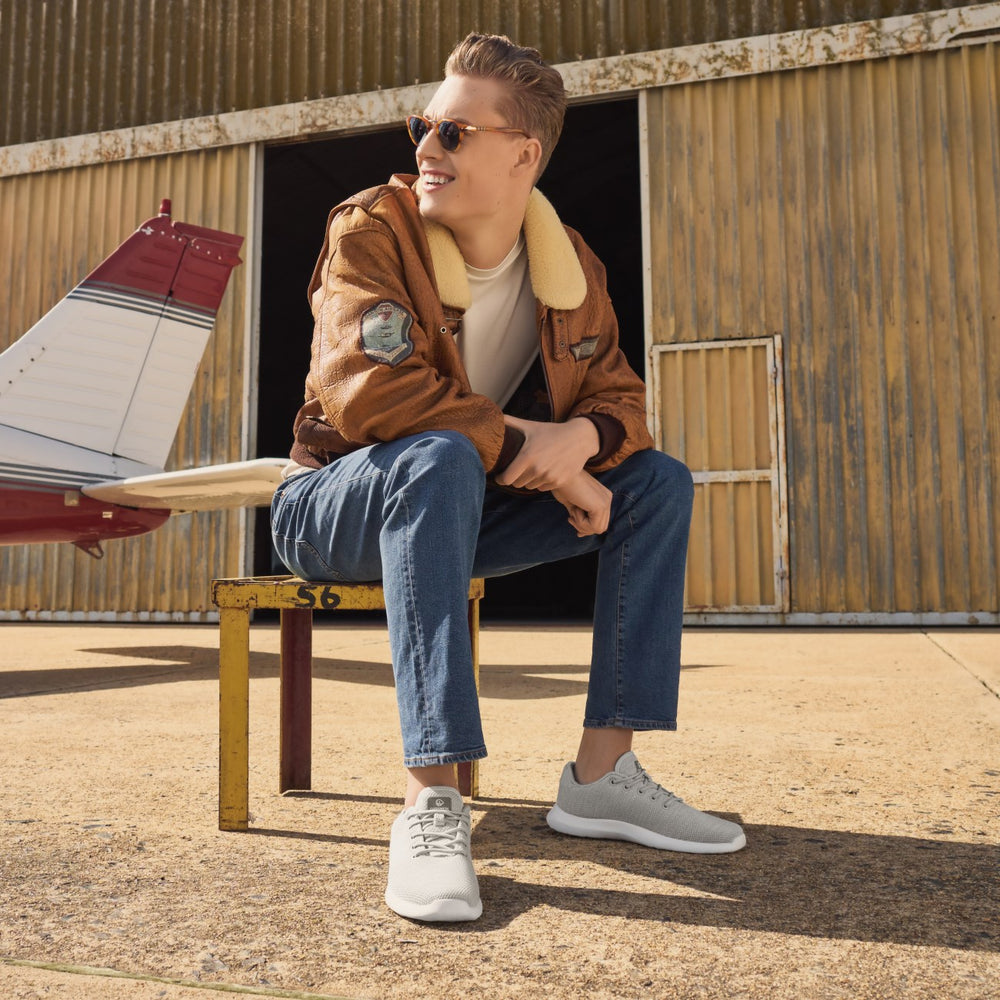 Giesswein | Merino Wool Knit für Herren aus feiner Merinowolle | Hellgrau Giesswein | Merino Wool Knit für Herren aus feiner Merinowolle | Hellgrau